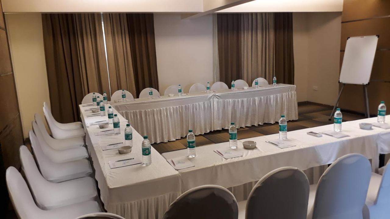 Hotel Utsav Deluxe Pune Luaran gambar