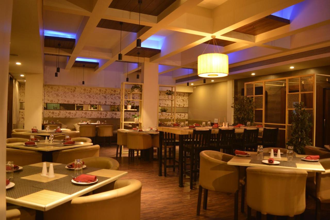 Hotel Utsav Deluxe Pune Luaran gambar