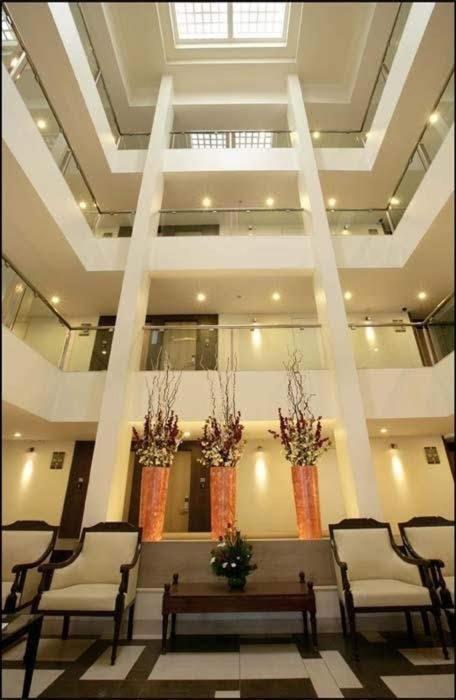 Hotel Utsav Deluxe Pune Luaran gambar