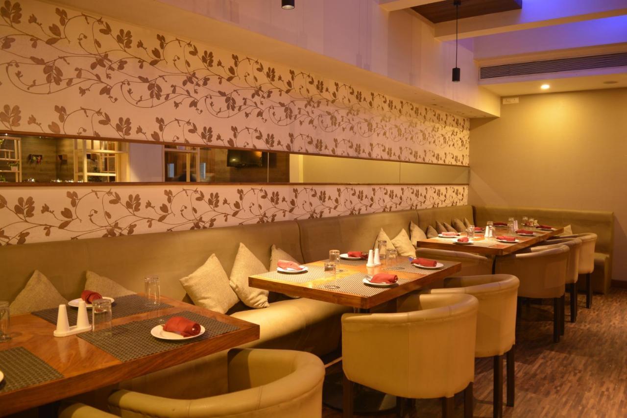 Hotel Utsav Deluxe Pune Luaran gambar