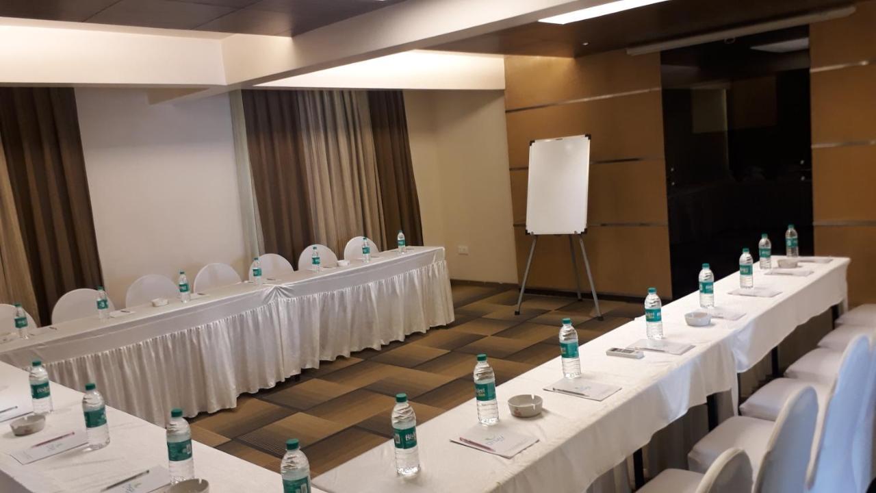 Hotel Utsav Deluxe Pune Luaran gambar