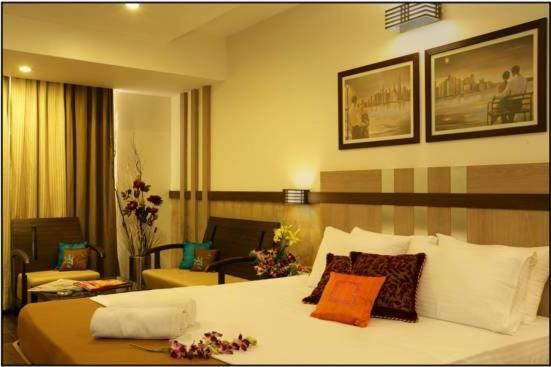 Hotel Utsav Deluxe Pune Luaran gambar